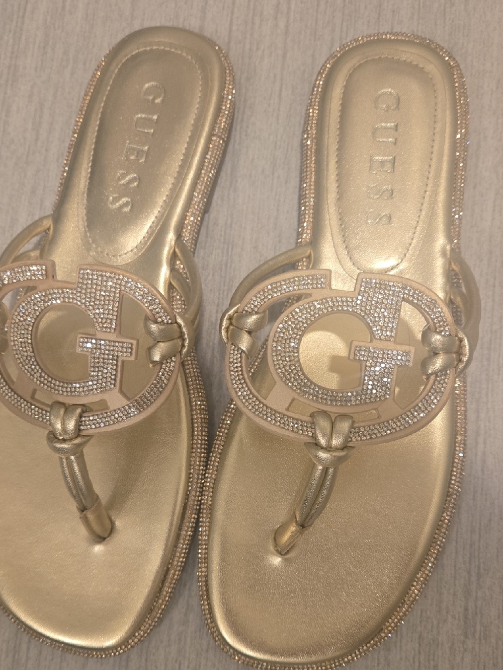 GUESS Gold Rhinestone Logo Thong Sandals SIZE 9.5 NWT - Picture 3 of 4